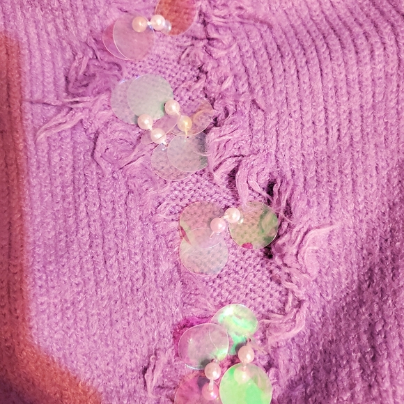 Sweaters - Picture 4 of 4